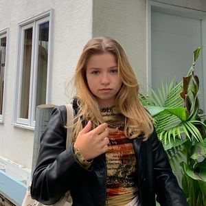 Meet your Posher, Kinali